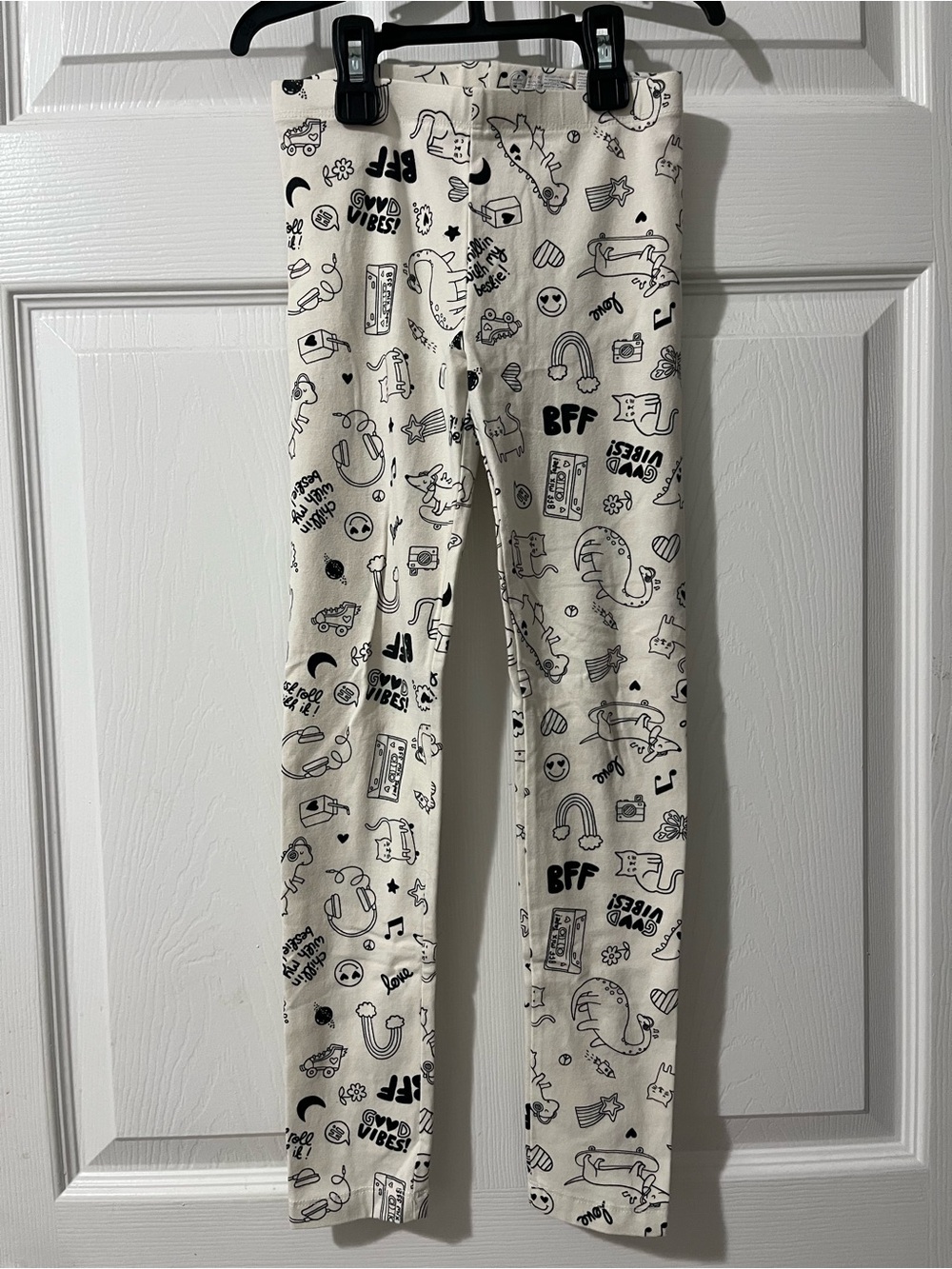 🚨5 for $25 EUC wonder nation Cream Leggings with Black Doodle Graphics